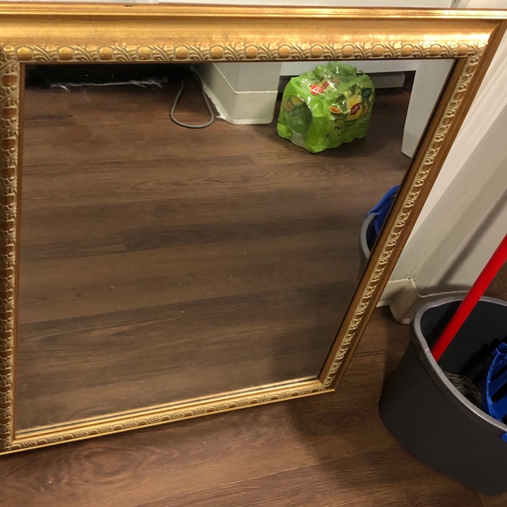 Gold mirror